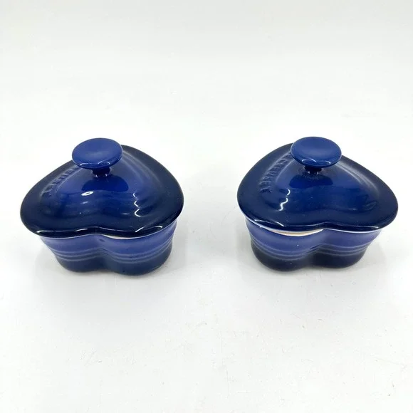 Le Creuset Cobalt Blue Heart Ramekin Set of 2 Stoneware Lidded Cocottes 11-12 - Picture 5 of 13